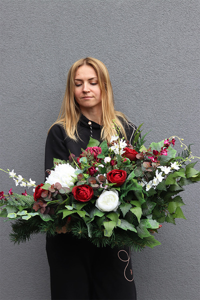 Herrata Ruberia, nieduża wiązanka nagrobna