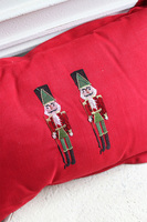 Xmas Nutcrackers, świąteczna poduszka, czerwona