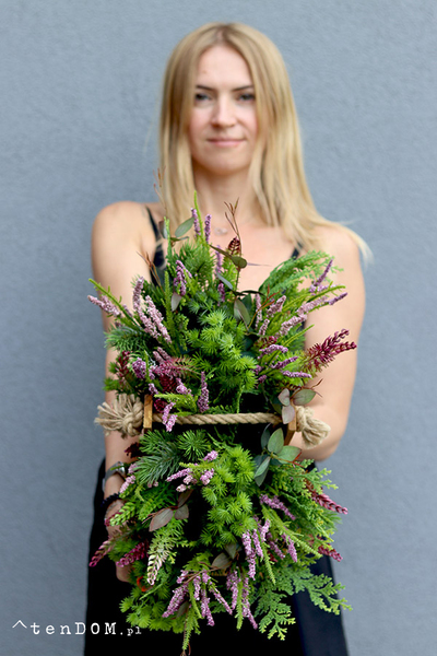 Woodland, wrzosy w drewnianej donicy