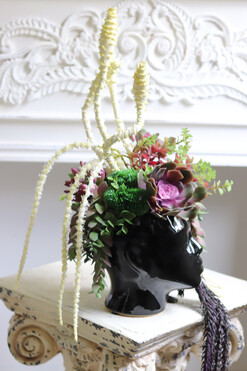 Cristina Head, kompozycja sukulenty w głowie, wys.49cm