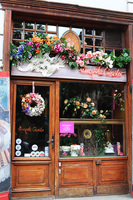 Bella Słodko-Słona, dekoracyjna girlanda kwiatowa