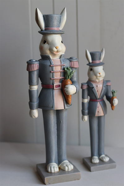 Easter Gentleman, figurka zajączek w mundurze
