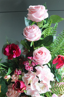 Pink Bento, wiosenny bukiet nagrobny we wkładzie