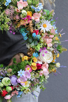 Majowa Łąka Pretana, barwny kwiatowy wianek