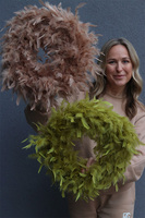 Fluffy Spring, wielkanocny wianek z piórami zielony