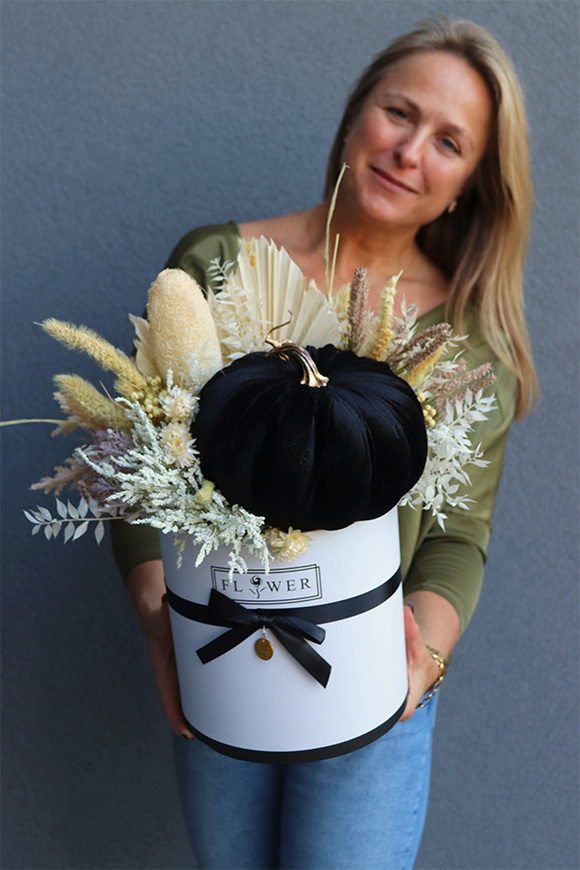 Velurowa Dynia Blackolia, jesienny flowerbox z suszem