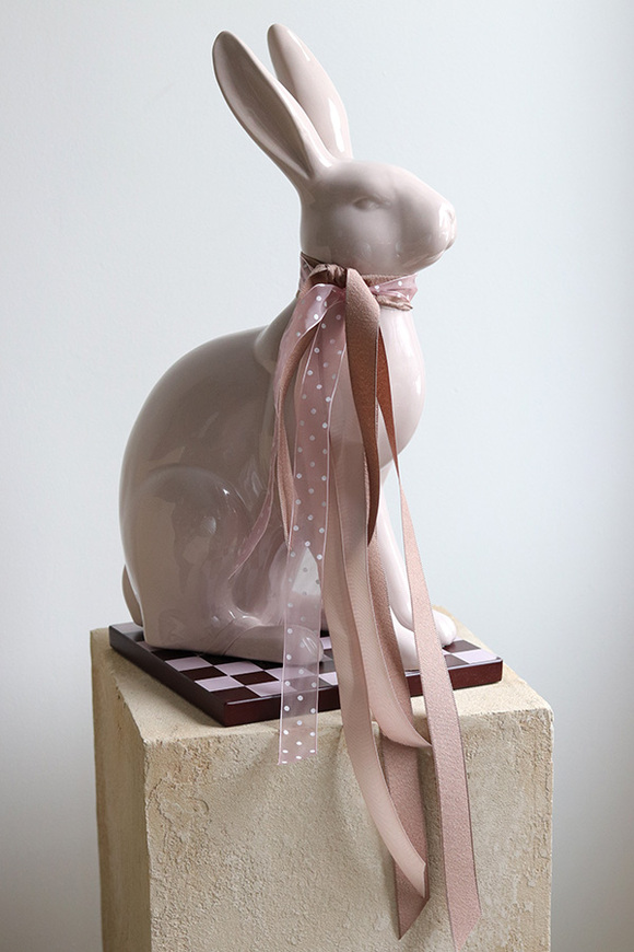 Zając Beżowy, figurka wielkanocna zajączek na podstawie, wys.48cm