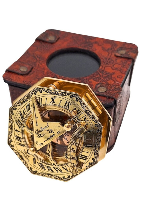  kompas retro mosiężny w stylowym pudełku o wym.9.5x9.5x5.5cm