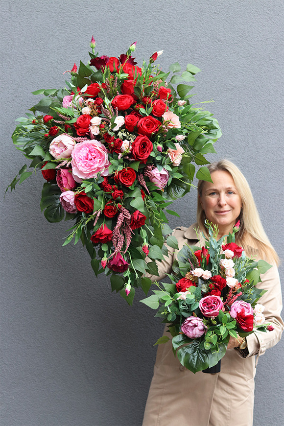 Czerwień Miłości, bukiet nagrobny we wkładzie