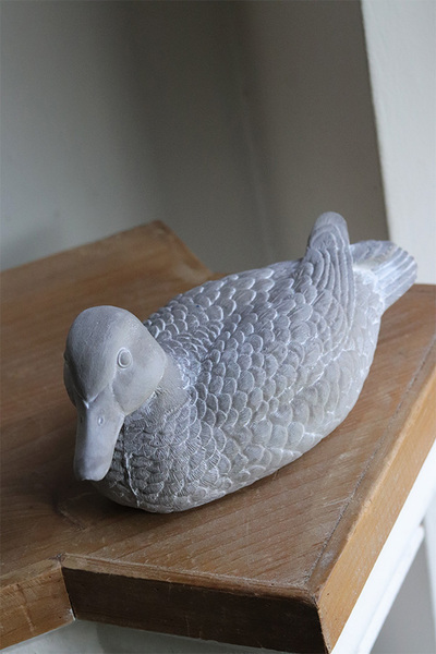 Concrete, figurka kaczka