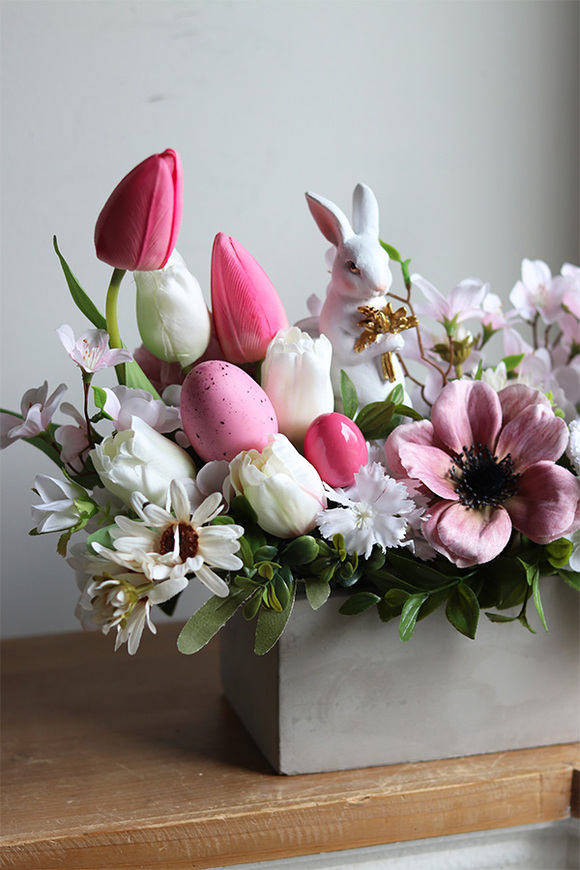 Easter Decor Concrete, stroik wielkanocny z zajączkiem