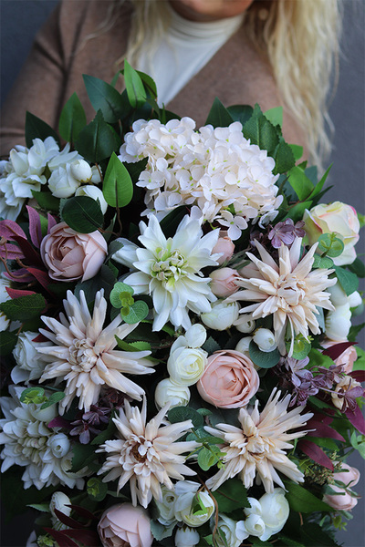 Gefis, jasna wiązanka nagrobna