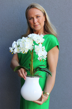 Akima 2, storczyk ecru w białym wazonie, wys.51cm