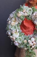 Pistacia Italia, piękny kwiatowy wianek na drzwi