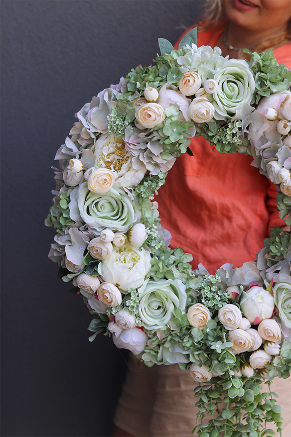 Pistacia Italia, piękny kwiatowy wianek na drzwi