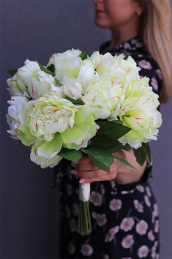 Aura, bukiet zielonych peonii, wys.38cm 