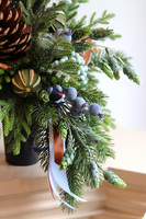 Niebieska Zima, świąteczny bukiet nagrobny we wkładzie