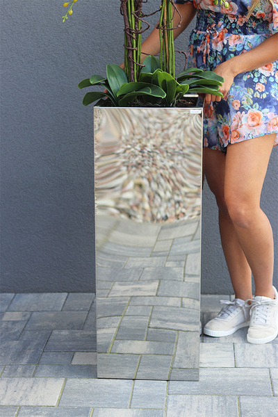 Moderno Mirror Galente, storczyk w metalowej donicy