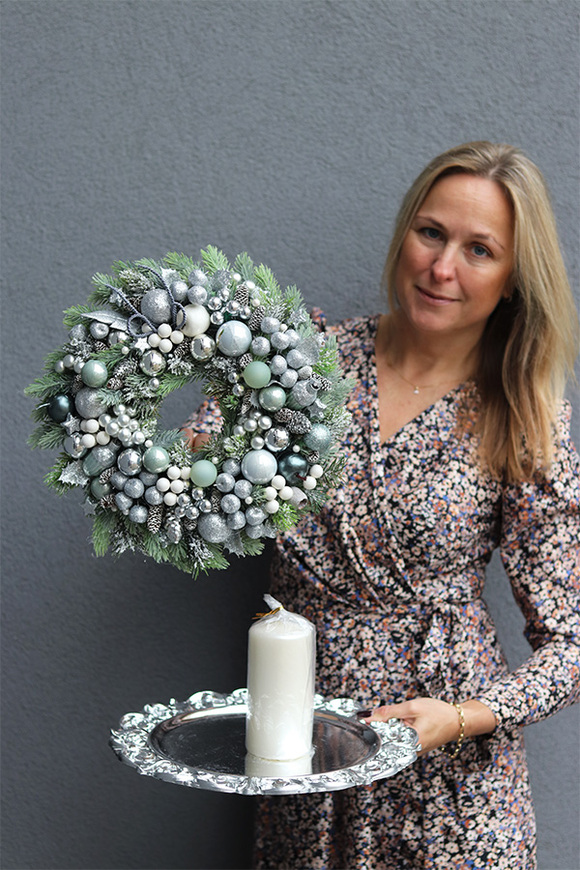 Frozen, srebrny stroik świąteczny na talerzu