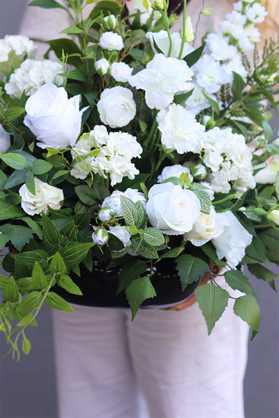 Biała Fregalla, komplet dekoracji nagrobnych