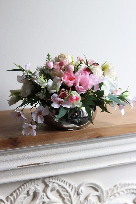 Bella Hilton S kompozycja kwiatowa w lustrzanej misie