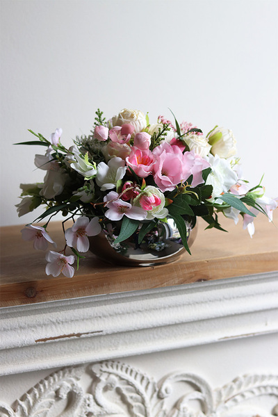 Bella Hilton S kompozycja kwiatowa w lustrzanej misie