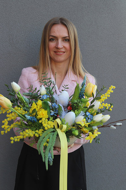 OD RĘKI Mimosis, stroik wielkanocny z kurami, wys.26cm