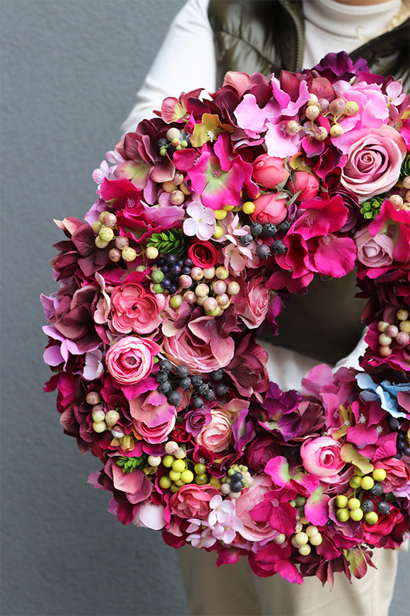 Georra New, wianek na drzwi w kolorze fuksji