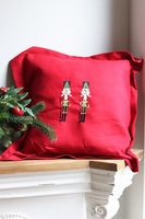Xmas Nutcrackers, świąteczna poduszka, czerwona