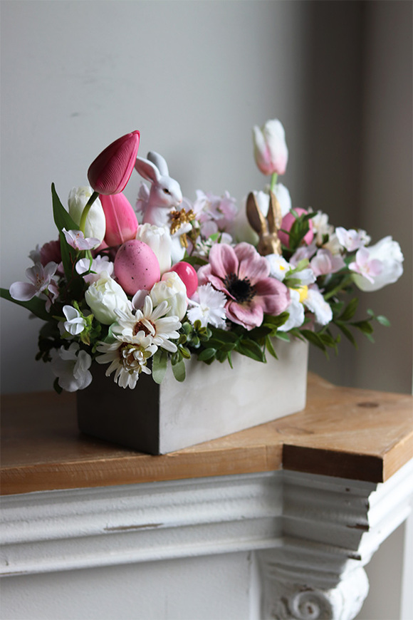 Easter Decor Concrete, stroik wielkanocny z zajączkiem