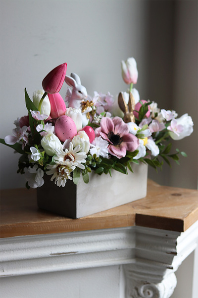 Easter Decor Concrete, stroik wielkanocny z zajączkiem