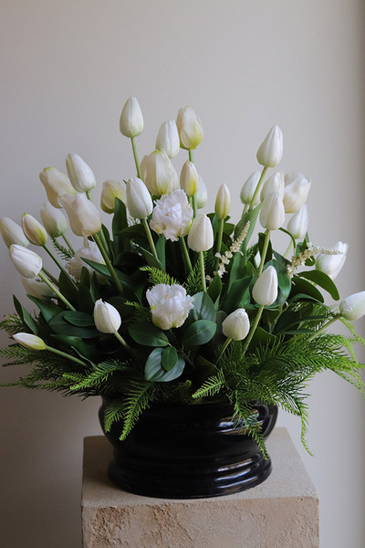 Tulipanowy Sen, dekoracja nagrobna z tulipanami