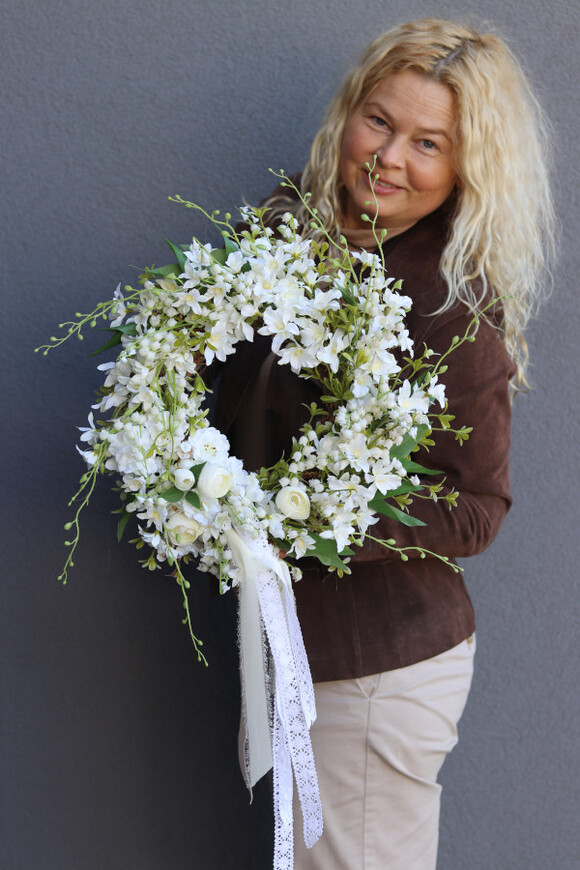 Avre, biały wianek na drzwi