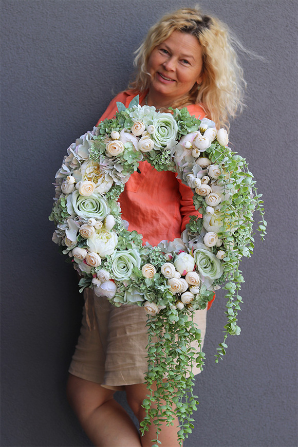 Pistacia Italia, piękny kwiatowy wianek na drzwi