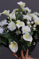 dekoracja nagrobna w naczyniu metalowym