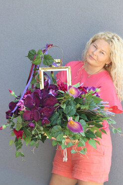 Angelo Garden Purple&Gold, kompozycja kwiatowa z lampionem, wys.50cm 