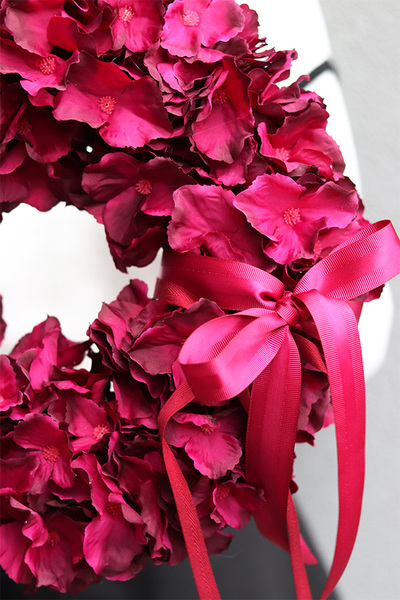 Hortensja Valentino, czerwony wianek z hortensji