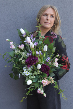 Neredia, bukiet nagrobny we wkładzie, dł.55cm