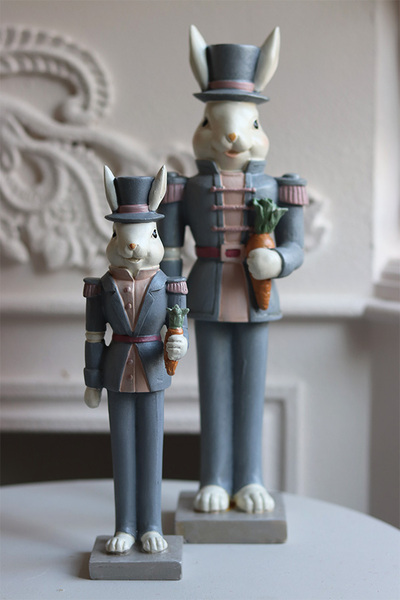 Easter Gentleman, figurka zajączek w mundurze