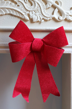 OD RĘKI Astrid Red, dekoracyjna kokarda zawieszka, wym.30x24cm 