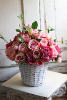 Różany Romantyczny, kosz z różowymi kwiatami, wym.43x35cm 