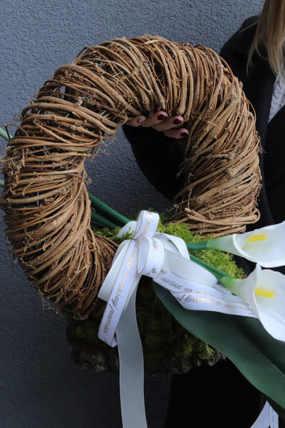 Kalie Memento, wiązanka nagrobna na plastrze drewna