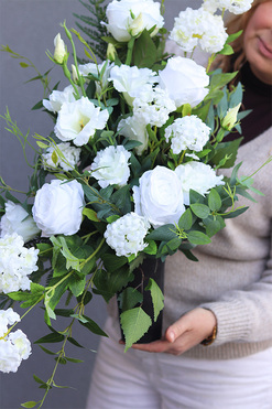 Biała Fregalla, komplet dekoracji nagrobnych, kompozycja + bukiet 