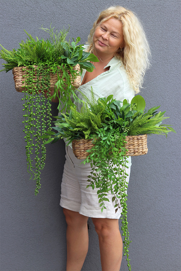 Usagi Cafe Green Basket, kompozycja z ziołami w koszu