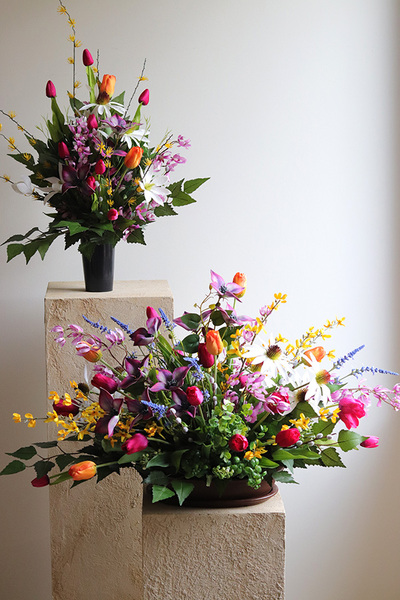  Veronia, kompozycja nagrobna w misie & bukiey, wym.48x85x50cm/58cm