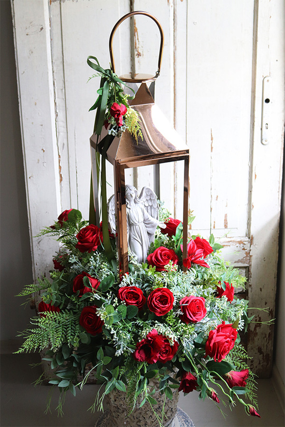 Angelo Garden Red, kompozycja nagrobna ze miedzianym lampionem, wys.90cm