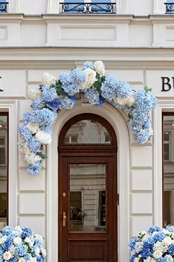 OD RĘKI Blue Sky, girlanda z białymi i niebieskimi kwiatami, dł.150cm  