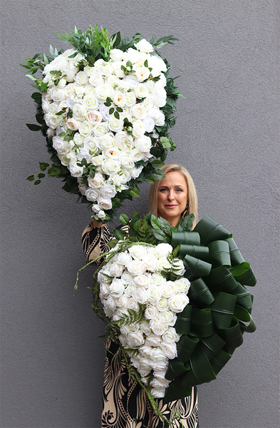 Broken Heart, wiązanka nagrobna w kształcie serca