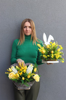 Żółta Wielkanoc, kompozycja nagrobna z zającem