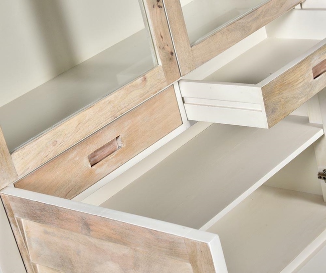 Bristol, witryna przeszklony kredens